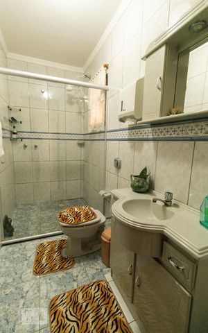 Casa à venda com 475m², 4 quartos e 5 vagas Casa à venda com 475m², 4 quartos e 5 vagasBanheiro