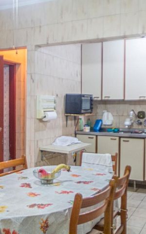 Casa à venda com 138m², 3 quartos e 2 vagas Casa à venda com 138m², 3 quartos e 2 vagasCozinha