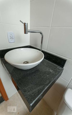 Apartamento à venda com 39m², 2 quartos e 1 vaga Apartamento à venda com 39m², 2 quartos e 1 vagaBanheiro