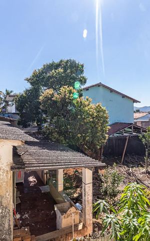 Casa à venda com 123m², 6 quartos e 2 vagas Casa à venda com 123m², 6 quartos e 2 vagasVista