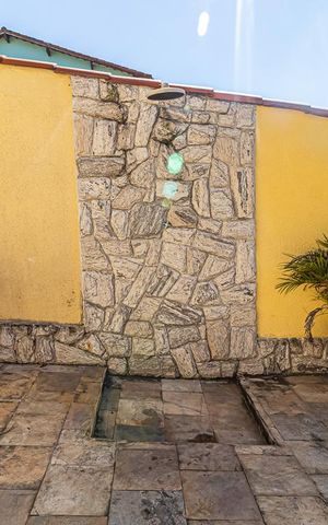Casa à venda com 123m², 6 quartos e 2 vagas Casa à venda com 123m², 6 quartos e 2 vagasÁrea Externa