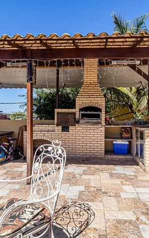Casa à venda com 123m², 6 quartos e 2 vagas Casa à venda com 123m², 6 quartos e 2 vagasÁrea Externa