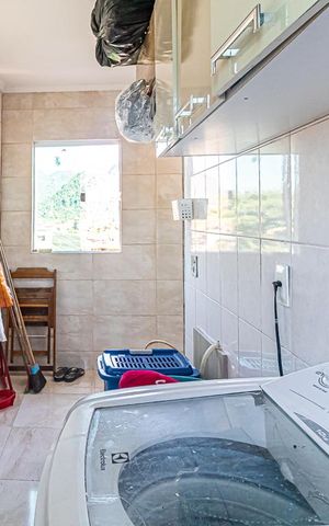 Casa à venda com 123m², 6 quartos e 2 vagas Casa à venda com 123m², 6 quartos e 2 vagasÁrea de Serviço 2