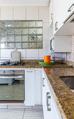 Casa à venda com 123m², 6 quartos e 2 vagas Casa à venda com 123m², 6 quartos e 2 vagasCozinha