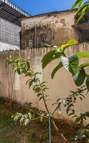 Casa à venda com 123m², 6 quartos e 2 vagas Casa à venda com 123m², 6 quartos e 2 vagasVista