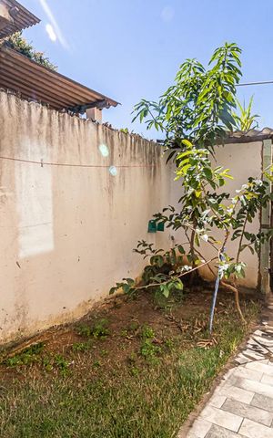 Casa à venda com 123m², 6 quartos e 2 vagas Casa à venda com 123m², 6 quartos e 2 vagasÁrea Externa