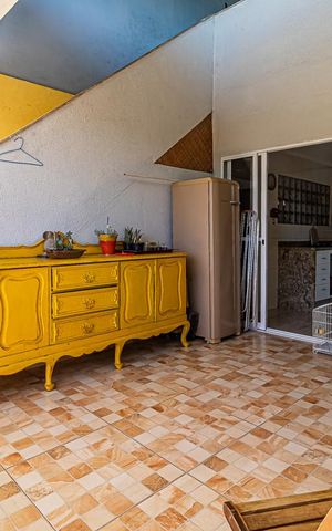 Casa à venda com 123m², 6 quartos e 2 vagas Casa à venda com 123m², 6 quartos e 2 vagasvaranda