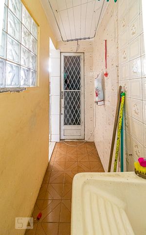 Casa à venda com 123m², 6 quartos e 2 vagas Casa à venda com 123m², 6 quartos e 2 vagasÁrea de Serviço