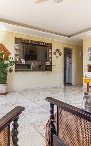 Casa à venda com 123m², 6 quartos e 2 vagas Casa à venda com 123m², 6 quartos e 2 vagasSala