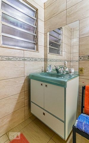 Casa à venda com 123m², 6 quartos e 2 vagas Casa à venda com 123m², 6 quartos e 2 vagasBanheiro do Quarto 2