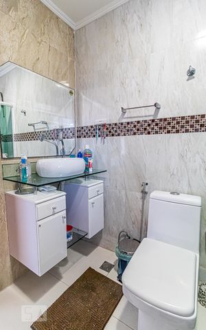 Casa à venda com 123m², 6 quartos e 2 vagas Casa à venda com 123m², 6 quartos e 2 vagasBanheiro do Quarto 3