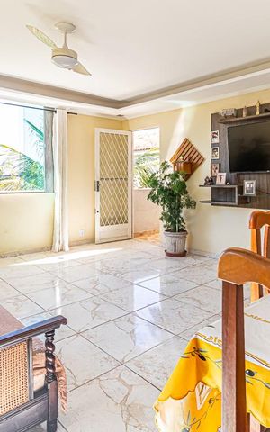 Casa à venda com 123m², 6 quartos e 2 vagas Casa à venda com 123m², 6 quartos e 2 vagasSala