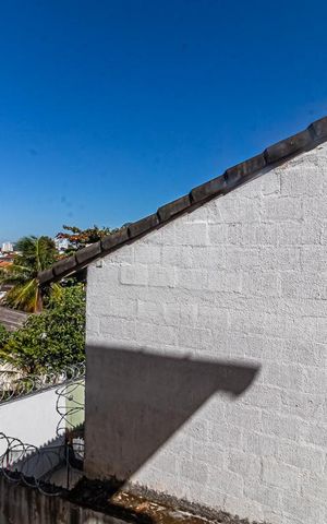 Casa à venda com 123m², 6 quartos e 2 vagas Casa à venda com 123m², 6 quartos e 2 vagasVista