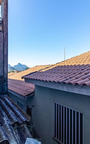 Casa à venda com 123m², 6 quartos e 2 vagas Casa à venda com 123m², 6 quartos e 2 vagasVista
