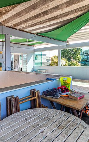 Casa à venda com 123m², 6 quartos e 2 vagas Casa à venda com 123m², 6 quartos e 2 vagasCobertura