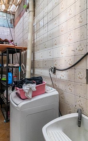 Casa à venda com 123m², 6 quartos e 2 vagas Casa à venda com 123m², 6 quartos e 2 vagasÁrea de Serviço