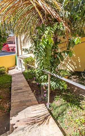 Casa à venda com 123m², 6 quartos e 2 vagas Casa à venda com 123m², 6 quartos e 2 vagasÁrea Externa