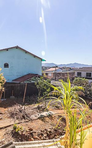 Casa à venda com 123m², 6 quartos e 2 vagas Casa à venda com 123m², 6 quartos e 2 vagasVista