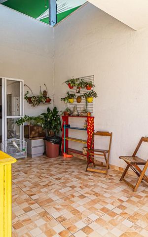 Casa à venda com 123m², 6 quartos e 2 vagas Casa à venda com 123m², 6 quartos e 2 vagasvaranda