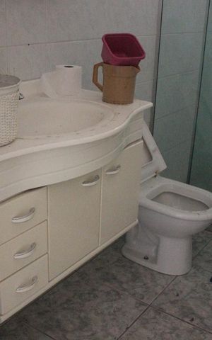Casa à venda com 166m², 3 quartos e 2 vagasCasa 1 - Banheiro