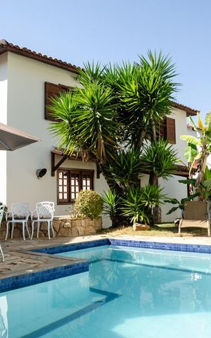 Casa à venda com 450m², 4 quartos e 4 vagas Casa à venda com 450m², 4 quartos e 4 vagasPiscina