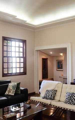 Casa à venda com 450m², 4 quartos e 4 vagas Casa à venda com 450m², 4 quartos e 4 vagasSala