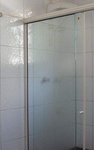 Casa à venda com 450m², 4 quartos e 4 vagas Casa à venda com 450m², 4 quartos e 4 vagasBanheiro da Semi-suíte