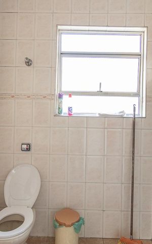 Casa à venda com 450m², 10 quartos e 3 vagasBanheiro 2 Casa 1