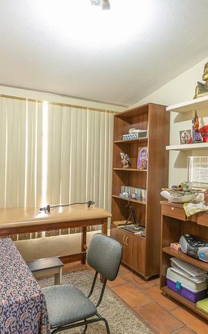 Casa à venda com 450m², 10 quartos e 3 vagasQuarto 2 Casa 1
