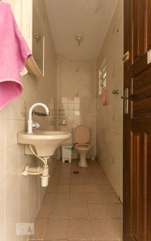 Casa à venda com 450m², 10 quartos e 3 vagasBanheiro 1 Casa 2