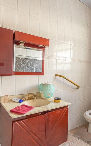 Casa à venda com 450m², 10 quartos e 3 vagasBanheiro 2 Casa 1
