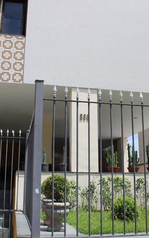 Apartamento para alugar com 81m², 3 quartos e 1 vagaFachada e portaria