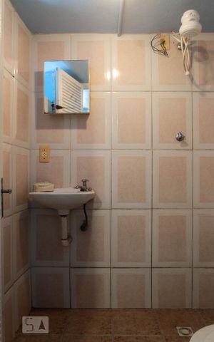Casa à venda com 370m², 4 quartos e 2 vagas Casa à venda com 370m², 4 quartos e 2 vagasBanheiro de Serviço