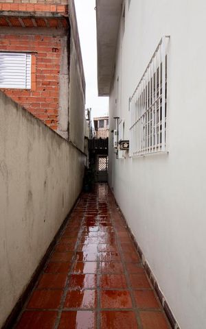 Casa à venda com 146m², 3 quartos e 2 vagasCorredor externo