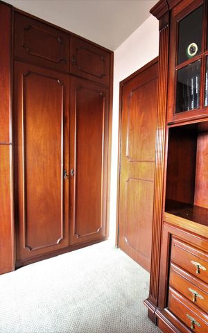 Casa à venda com 300m², 3 quartos e 5 vagasQuarto 3  - Armários