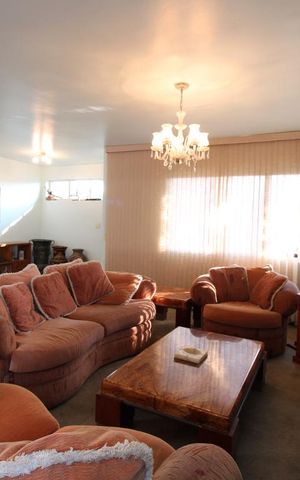 Casa à venda com 300m², 3 quartos e 5 vagasSala
