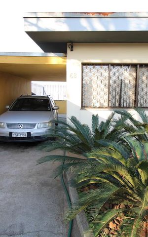 Casa à venda com 300m², 3 quartos e 5 vagasFachada - Garagem
