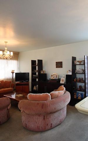 Casa à venda com 300m², 3 quartos e 5 vagasSala