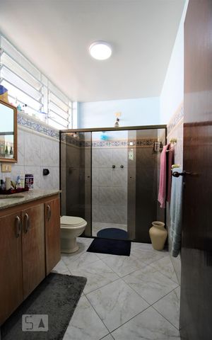 Casa à venda com 300m², 3 quartos e 5 vagasBanheiro da suíte