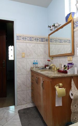 Casa à venda com 300m², 3 quartos e 5 vagasBanheiro da suíte