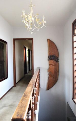 Casa à venda com 300m², 3 quartos e 5 vagasSala - Corredor