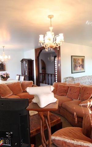 Casa à venda com 300m², 3 quartos e 5 vagasSala