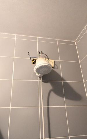 Casa à venda com 300m², 3 quartos e 5 vagasBanheiro social 2 - Chuveiro