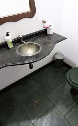 Casa à venda com 300m², 3 quartos e 5 vagasLavabo