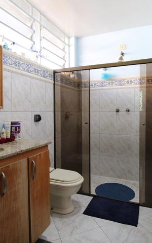 Casa à venda com 300m², 3 quartos e 5 vagasBanheiro da suíte
