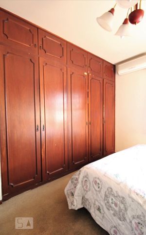 Casa à venda com 300m², 3 quartos e 5 vagasQuarto 2  - Armários