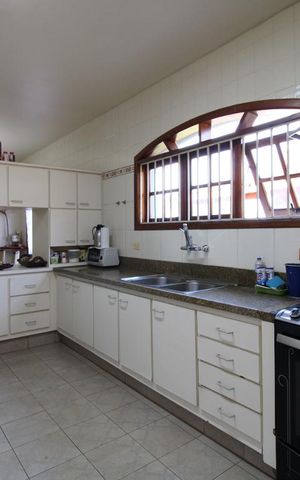 Casa à venda com 300m², 3 quartos e 5 vagasCozinha- Armários