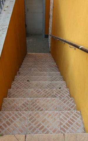 Casa à venda com 300m², 3 quartos e 5 vagasEscada