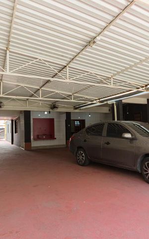 Casa à venda com 400m², 4 quartos e 8 vagas Casa à venda com 400m², 4 quartos e 8 vagasGaragem