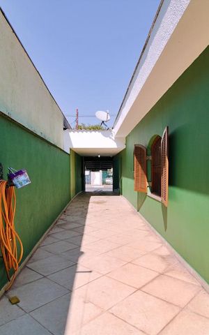 Casa para alugar com 267m², 4 quartos e 6 vagas Casa para alugar com 267m², 4 quartos e 6 vagasÁrea Externa